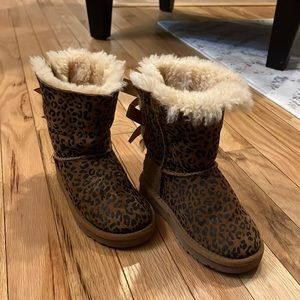 Cheetah Print Girls Size 10 Uggs, Bailey Boot